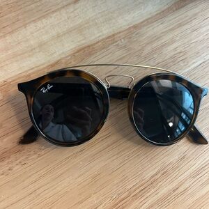 Ray Ban RB4256 round frame